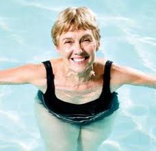 old-woman-in-pool1